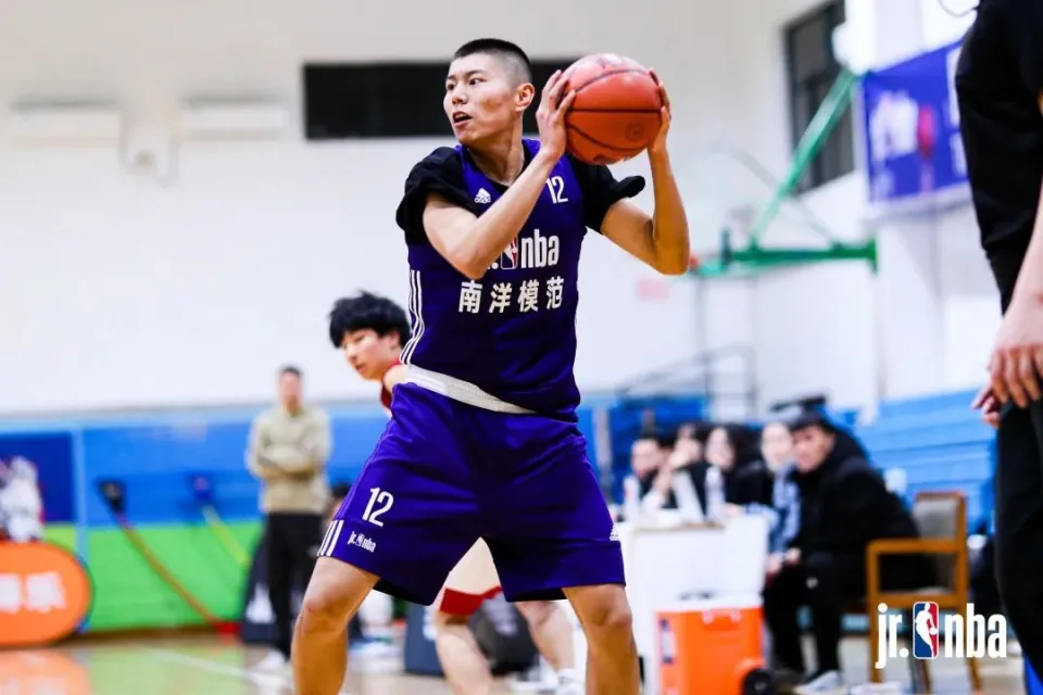 篮球队获得冠军_nba卫冕成功的球队_篮球队卫冕冠军是什么意思