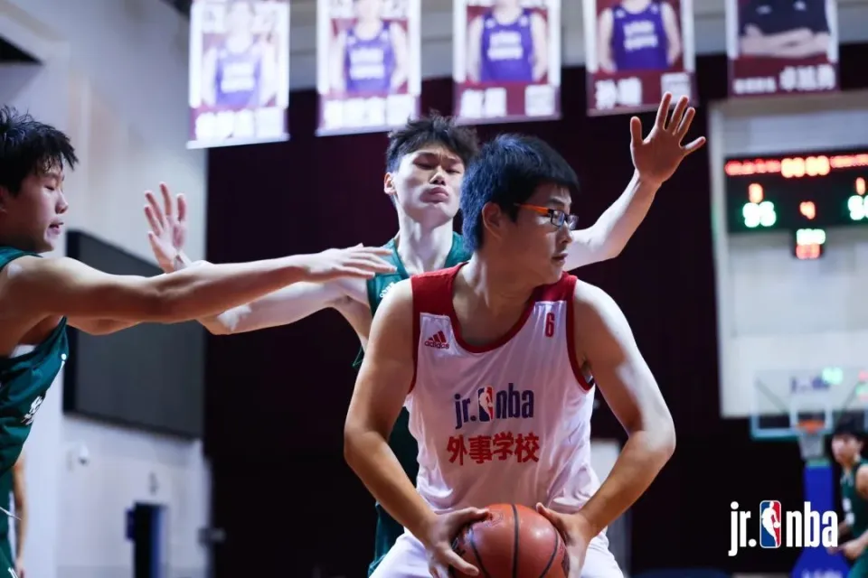篮球队获得冠军_nba卫冕成功的球队_篮球队卫冕冠军是什么意思