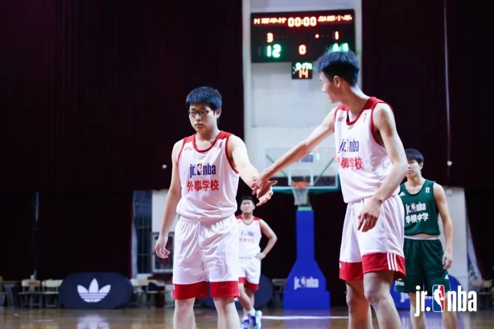 篮球队获得冠军_nba卫冕成功的球队_篮球队卫冕冠军是什么意思
