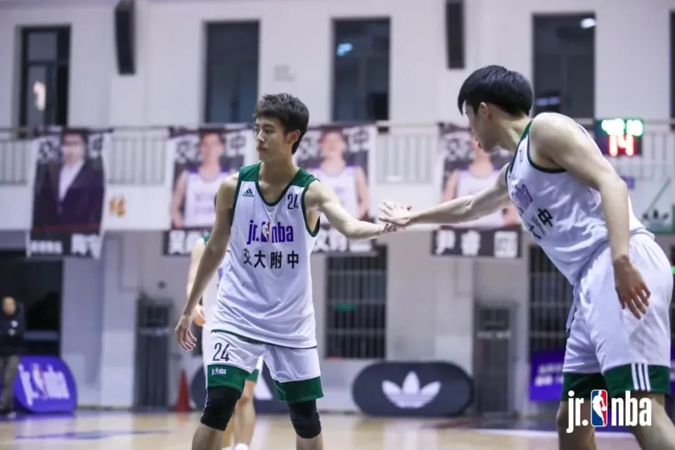 篮球队获得冠军_nba卫冕成功的球队_篮球队卫冕冠军是什么意思