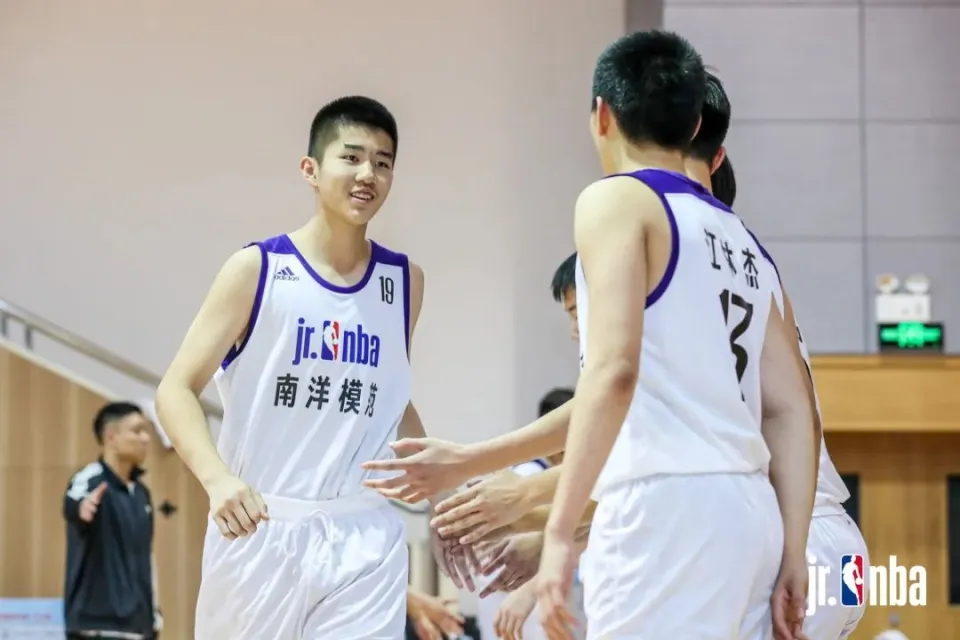 篮球队卫冕冠军是什么意思_篮球队获得冠军_nba卫冕成功的球队