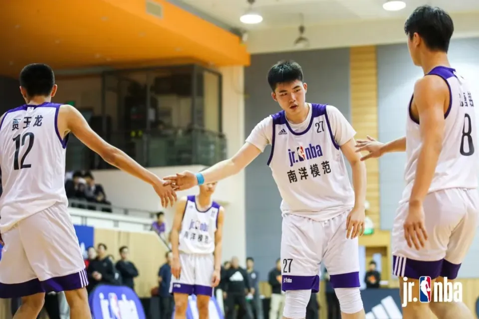 篮球队获得冠军_nba卫冕成功的球队_篮球队卫冕冠军是什么意思