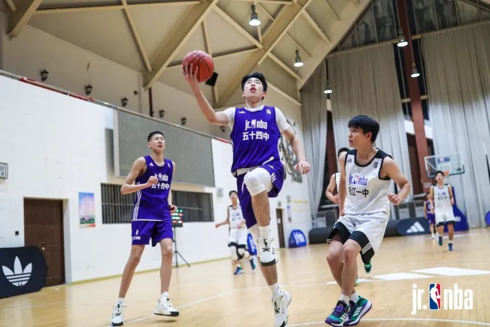 篮球队卫冕冠军是什么意思_nba卫冕成功的球队_篮球队获得冠军