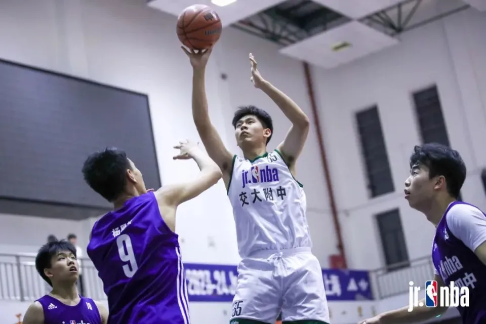 篮球队卫冕冠军是什么意思_篮球队获得冠军_nba卫冕成功的球队