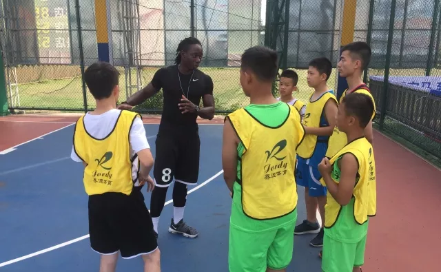 篮球世界足球规则_篮球足球⚽️_篮球足球技术与规则