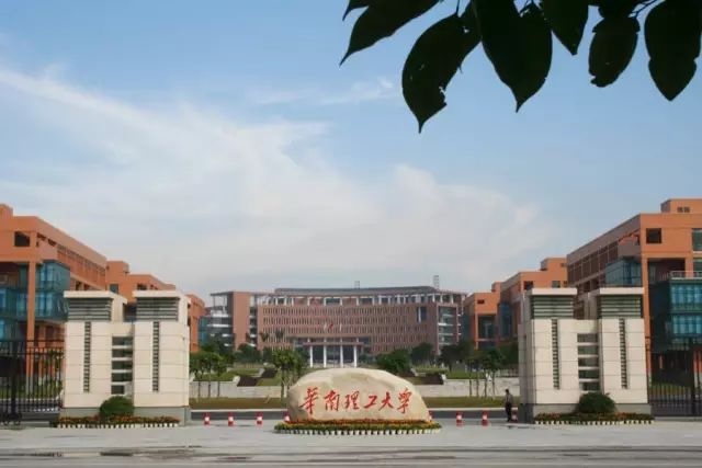 浙江游泳金牌_浙江游泳冠军赛_浙江大学游泳冠军铜像