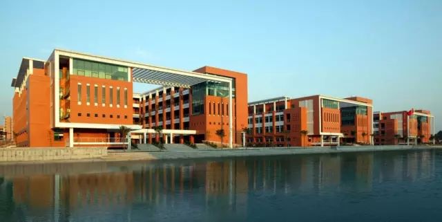 浙江游泳冠军赛_浙江游泳金牌_浙江大学游泳冠军铜像