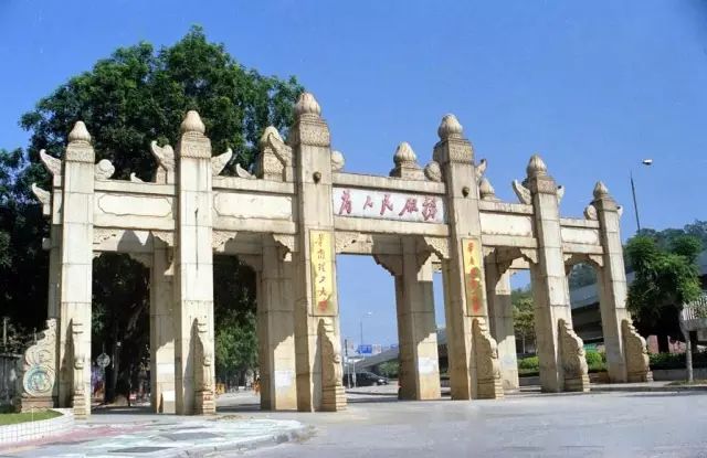 浙江大学游泳冠军铜像_浙江游泳金牌_浙江游泳冠军赛
