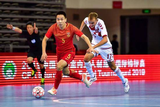 足球五人制规则问题_五人足球有什么规则_足球比赛规则五人制