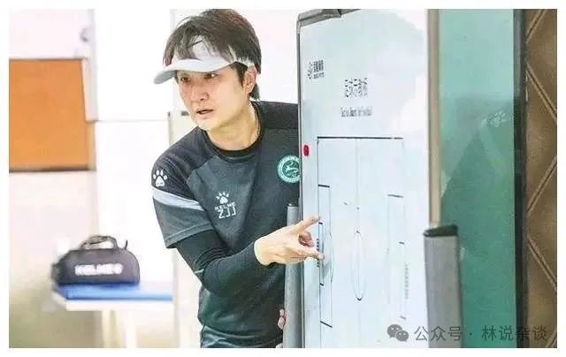 上赛季足球冠军名单最新_足球球员冠军排行榜_今年足球联赛冠军