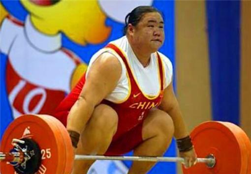 中国金牌举重_举重冠军金牌多少钱_中国举重金牌冠军奖励多少