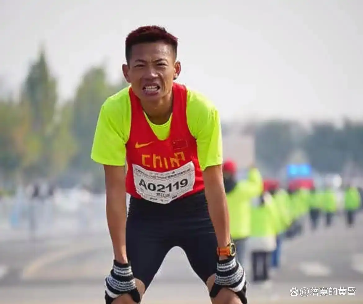 马拉松跑步运动员_马拉松人员_马拉松运动员二级