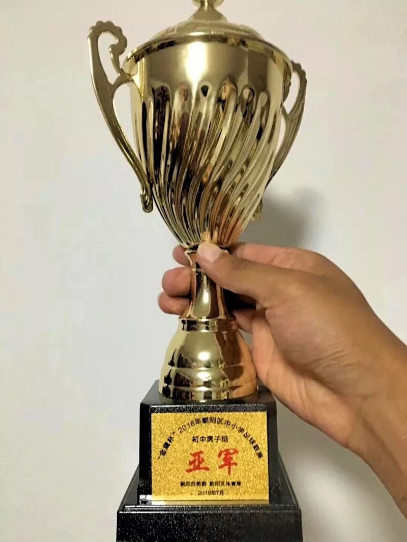 足球新人训练_足球队来了新教练居然赢了冠军队_足球职业队训练视频