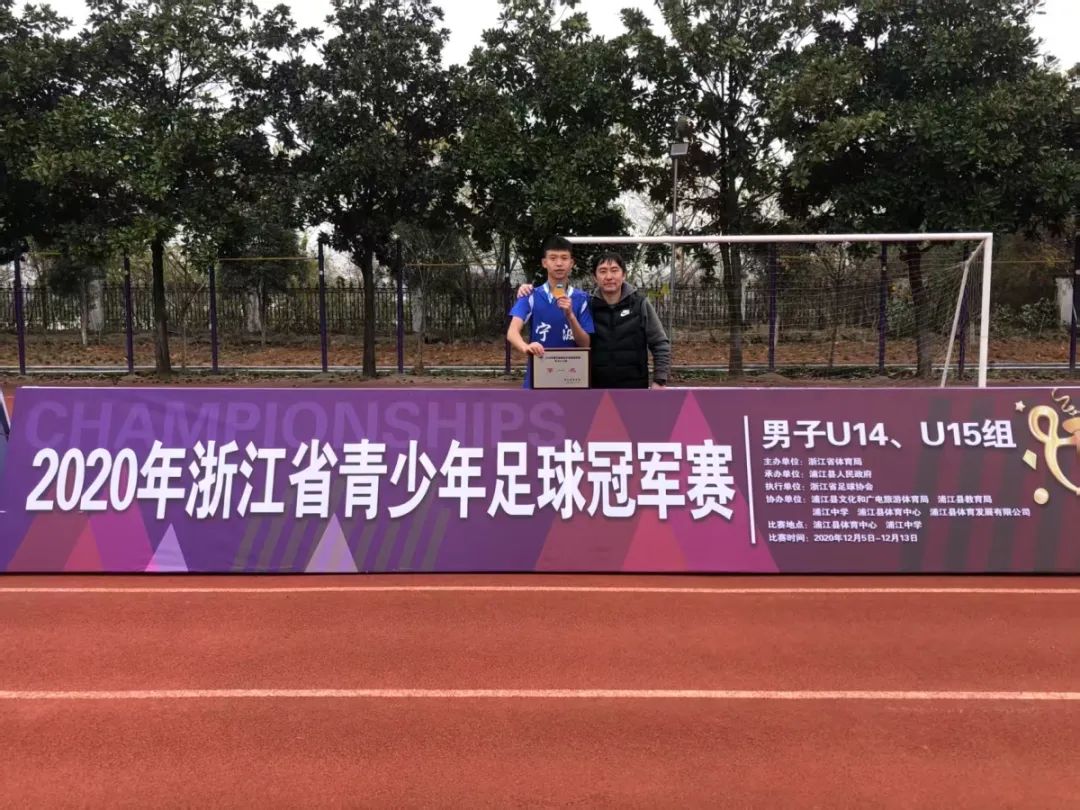 深圳足球冠军名单_深圳足球拿过冠军嘛_名单足球冠军深圳有几个
